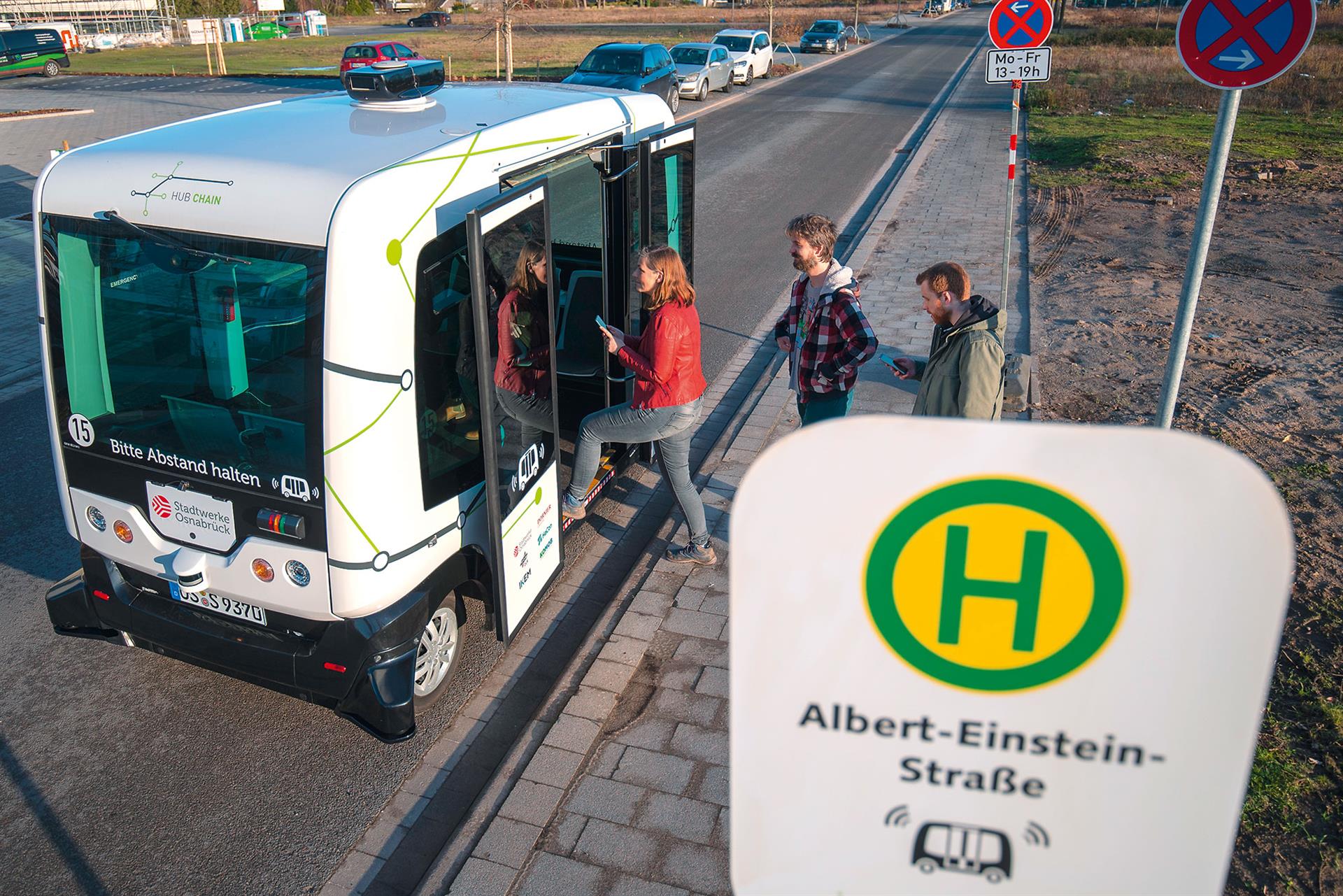 Auf einem 1,1 Kilometer langen Rundkurs testen die Stadtwerke&#xA;Osnabrück den autonom fahrenden Minibus „Hubi“.